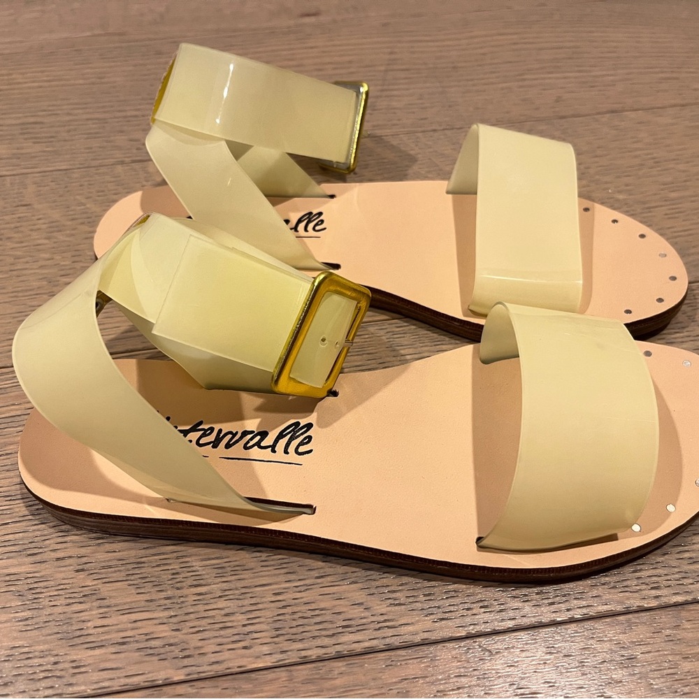 L’intervalle Linn Yellow Clear Sandals